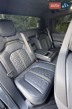 Позашляховик / Кросовер Rivian R1T 2022 в 