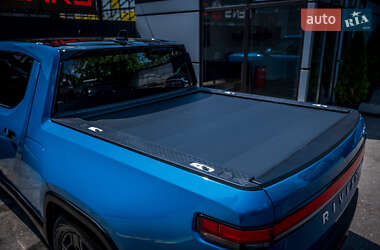 Позашляховик / Кросовер Rivian R1T 2022 в 