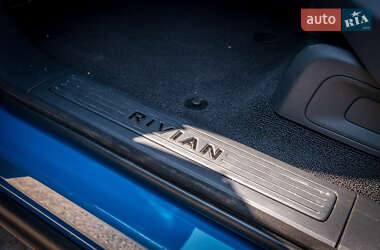 Позашляховик / Кросовер Rivian R1T 2022 в 