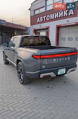 Пікап Rivian R1T 2022 в 