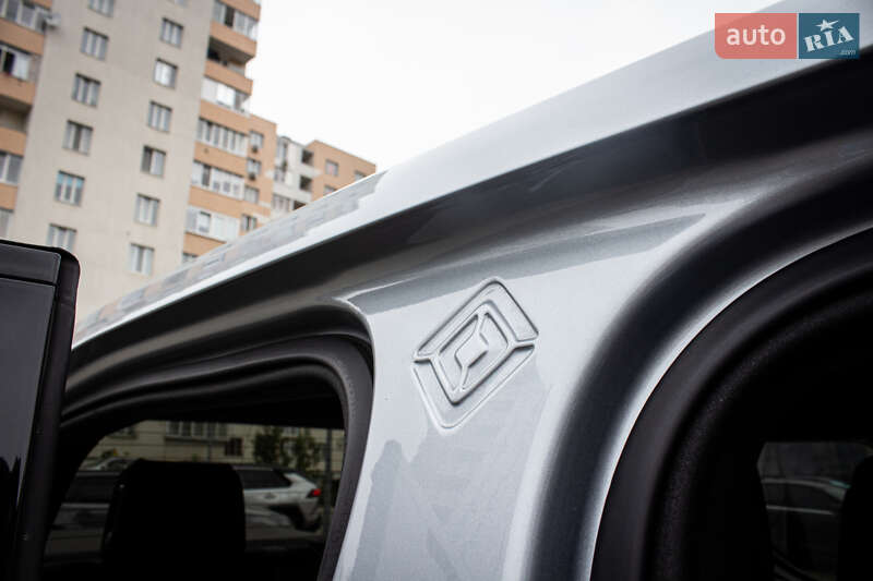 Пікап Rivian R1T 2023 в Львові