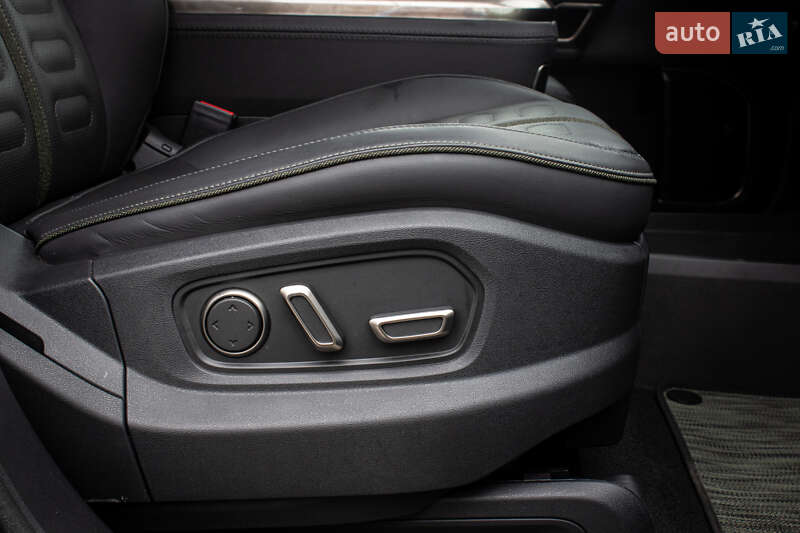 Пікап Rivian R1T 2023 в Львові