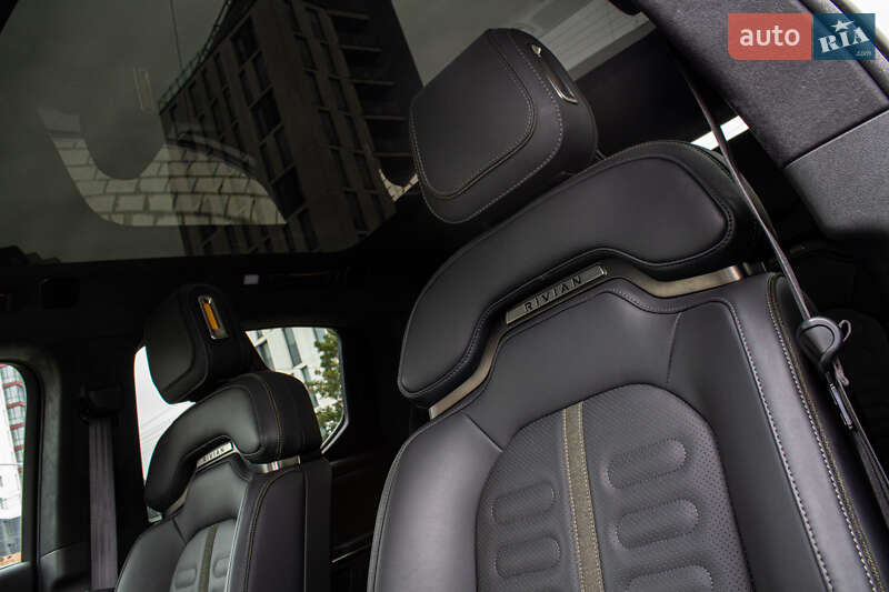 Пікап Rivian R1T 2023 в Львові