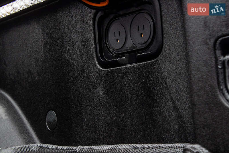 Пикап Rivian R1T 2023 в Львове