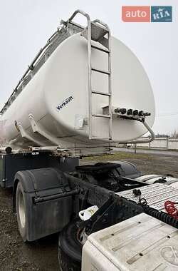 Цистерна Rohr Rohr 2008 в Луцьку