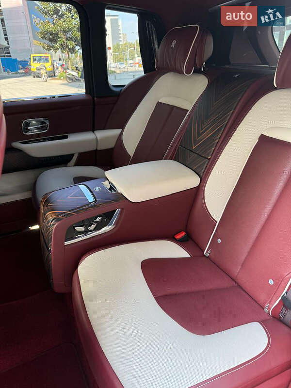 Внедорожник / Кроссовер Rolls-Royce Cullinan 2019 в Киеве