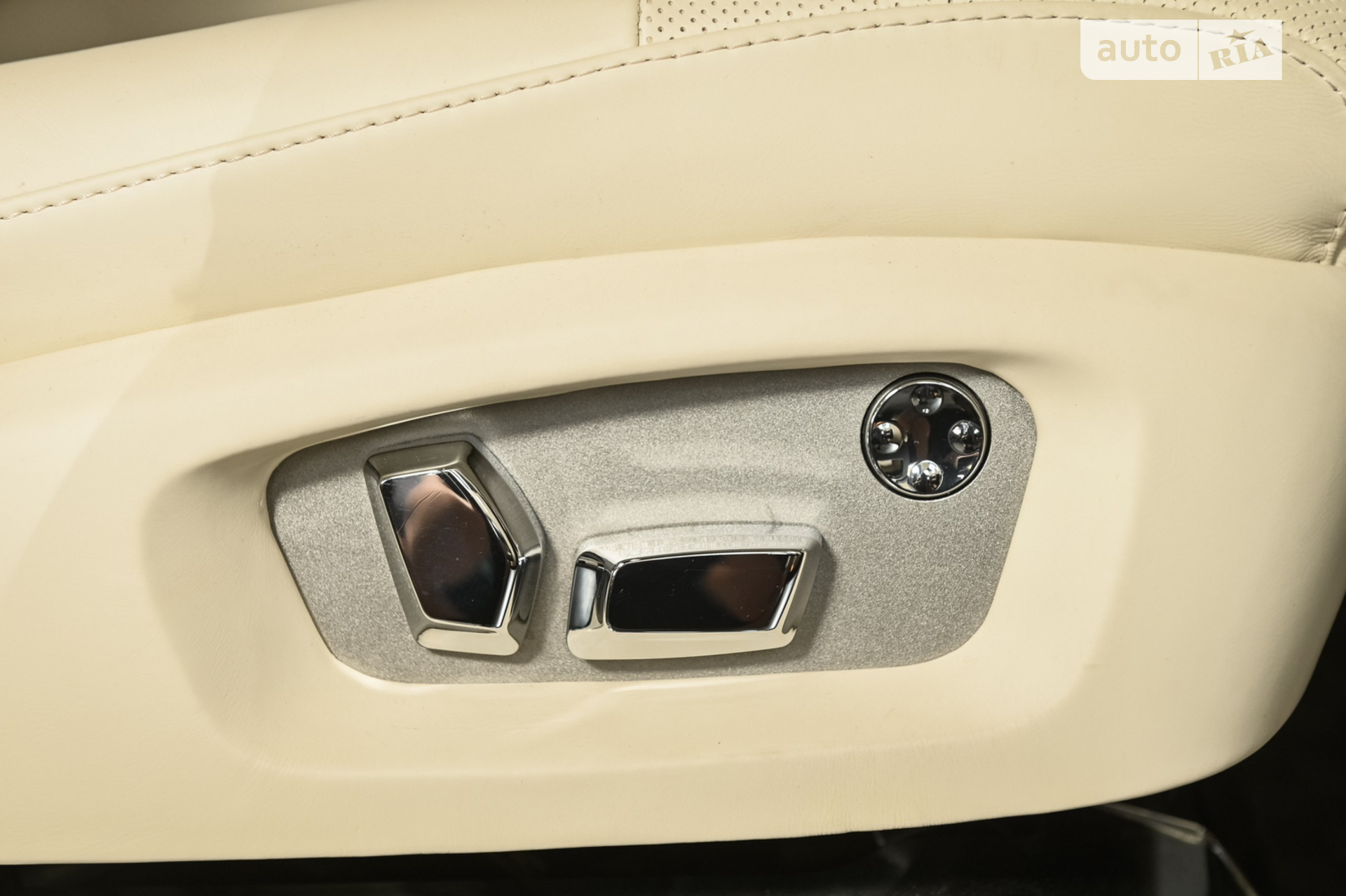 2011 Rolls-Royce Ghost - мініатюра 16