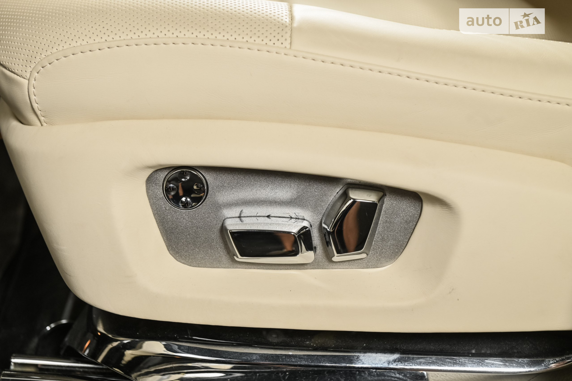 2011 Rolls-Royce Ghost - мініатюра 23