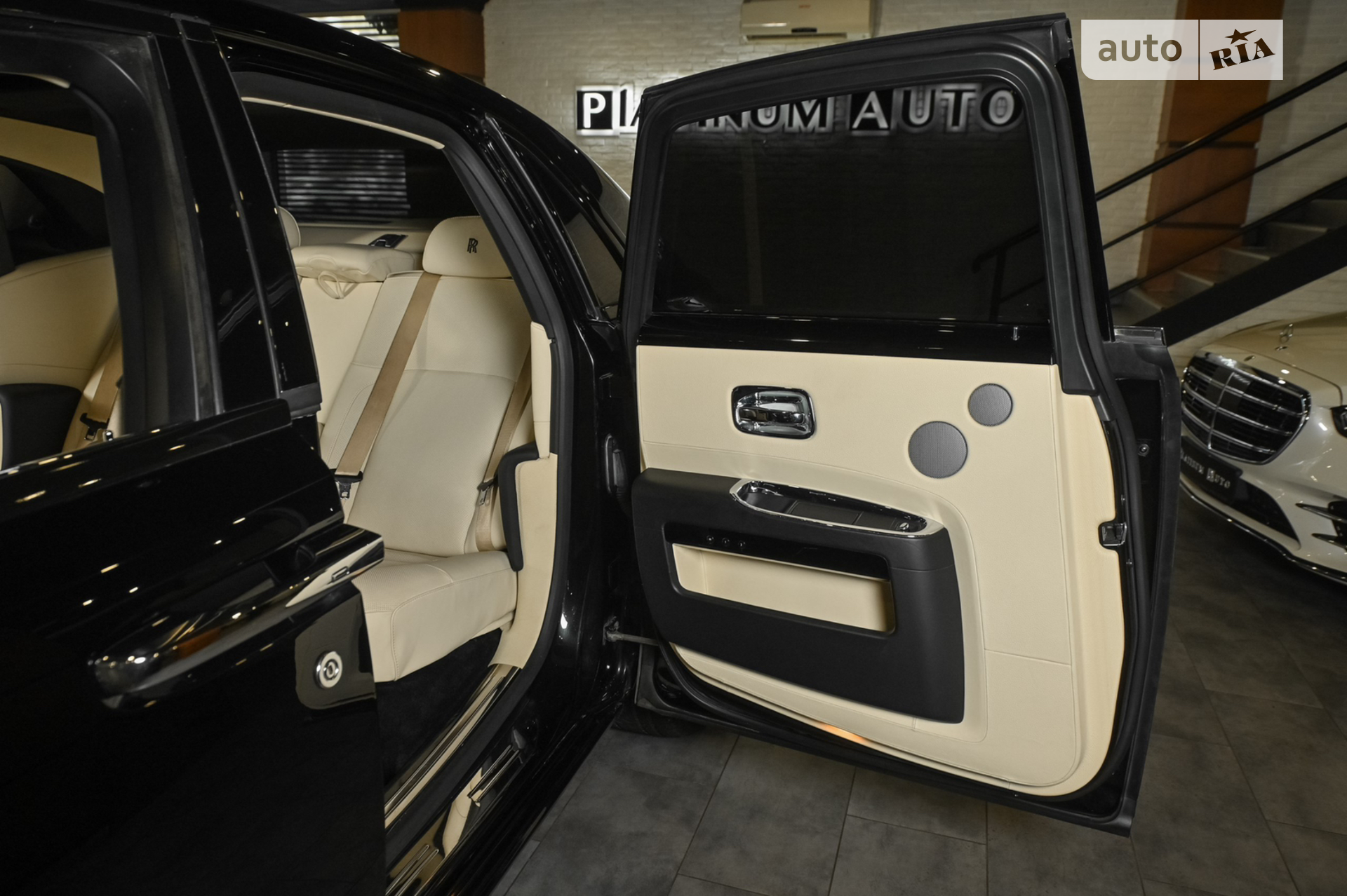 2011 Rolls-Royce Ghost - мініатюра 44