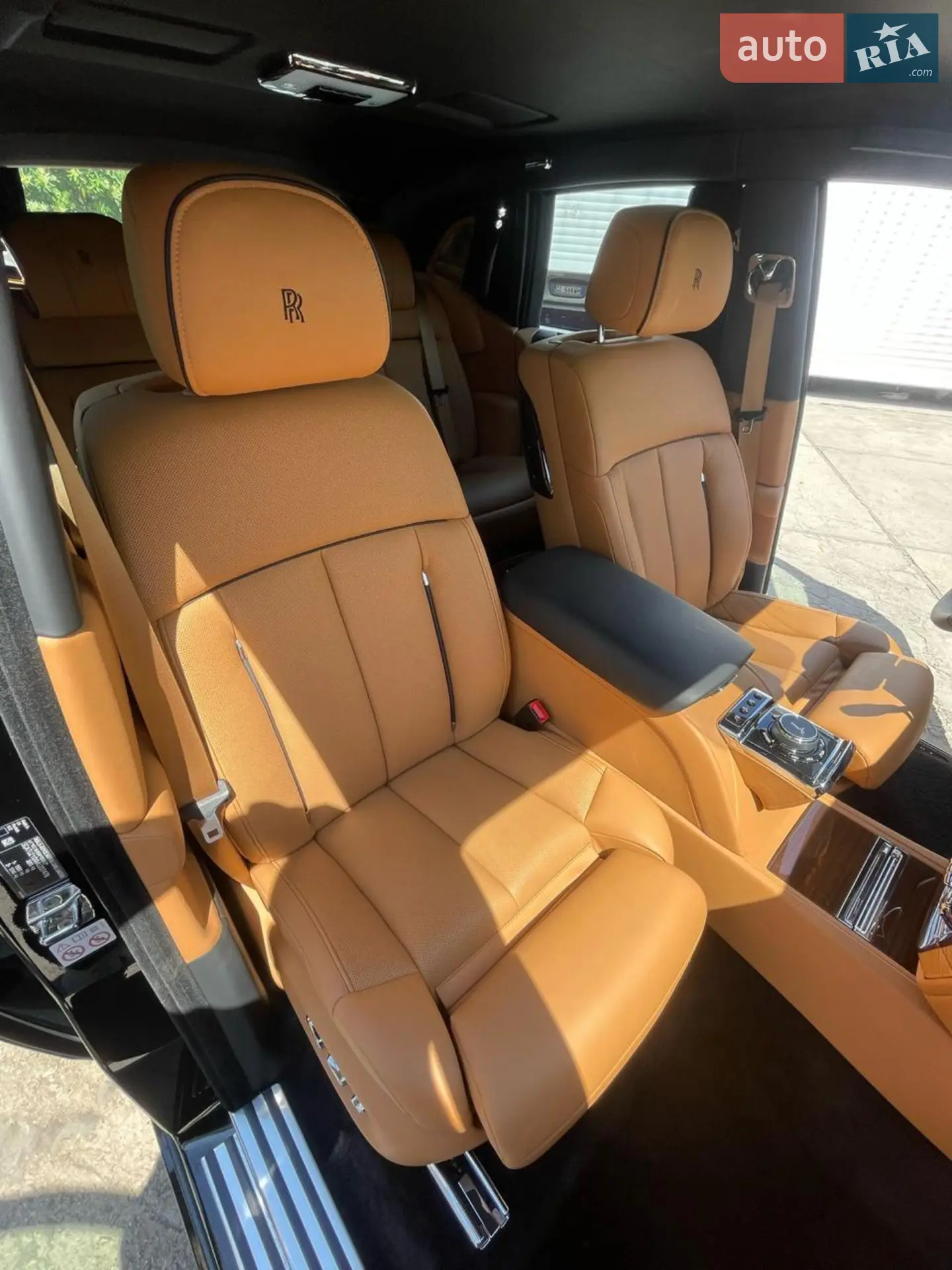 2021 Rolls-Royce Phantom - мініатюра 10