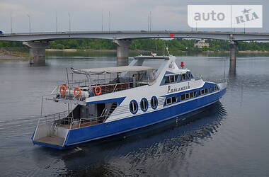 Моторная яхта Романтика 1 2003 в Киеве