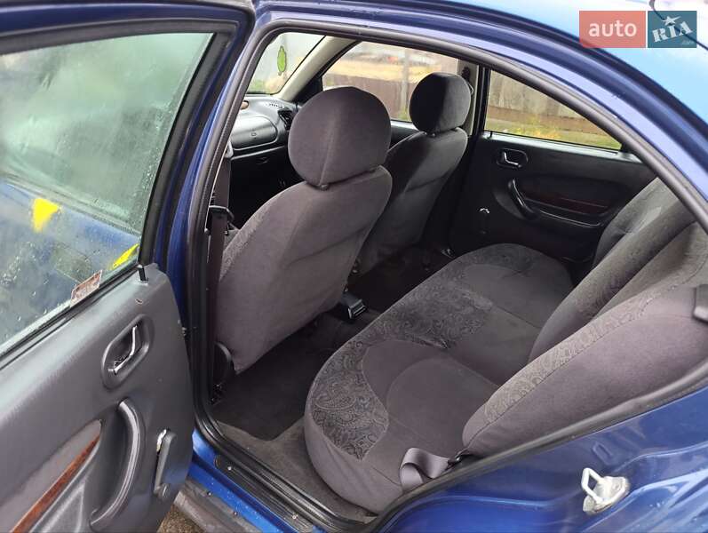 Хэтчбек Rover 200 1999 в Мироновке