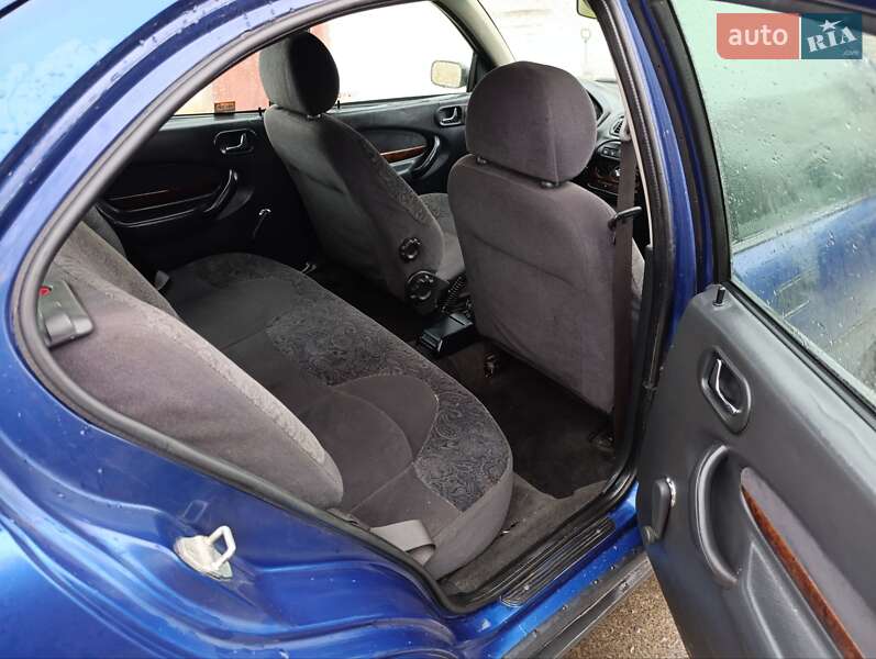 Хэтчбек Rover 200 1999 в Мироновке