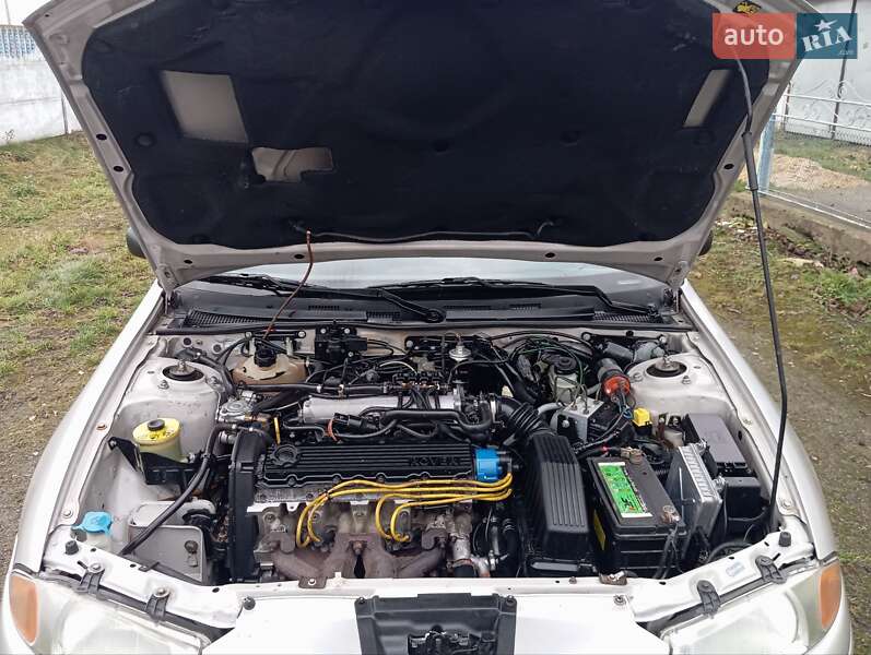 Хэтчбек Rover 200 1999 в Дубно