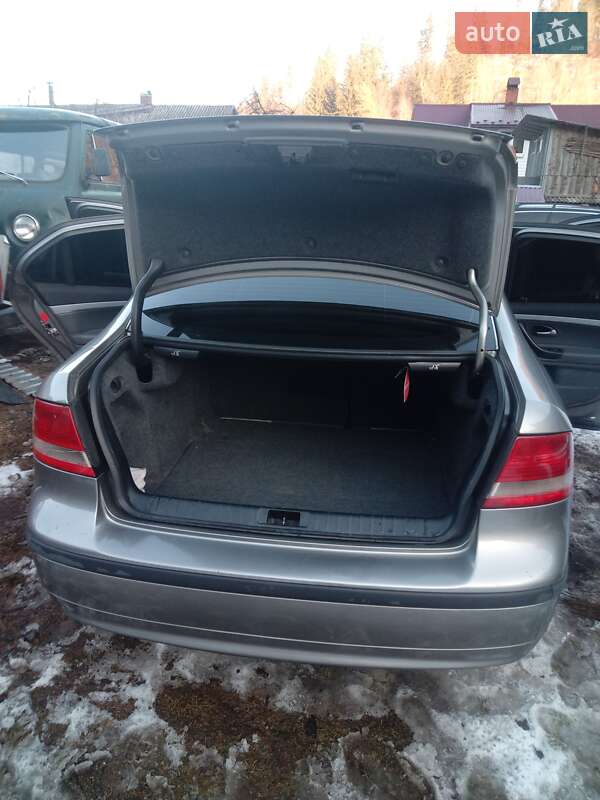 Седан Saab 9-3 2003 в Рахове