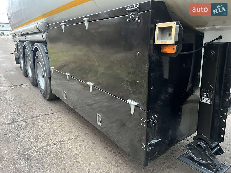 Цистерна полуприцеп SACIM SCX 2004 в Киеве