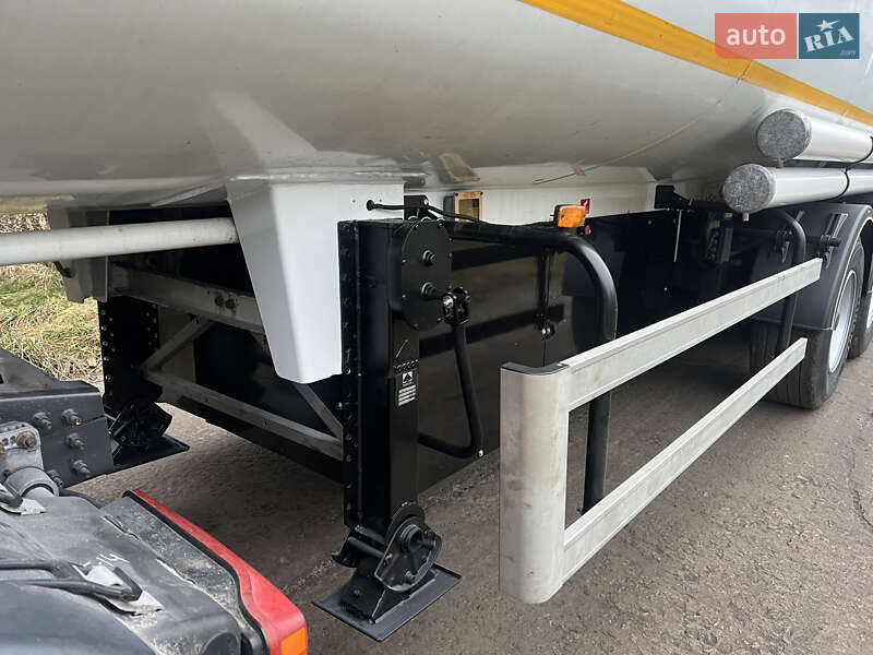 Цистерна полуприцеп SACIM SCX 2004 в Киеве