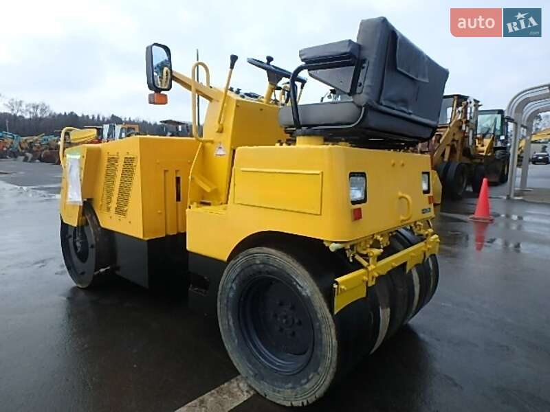 Каток ґрунтовий Sakai TG 1999 в Одесі