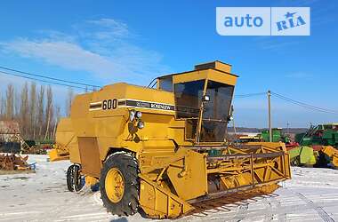 Комбайн зерноуборочный Sampo 600 2001 в Луцке