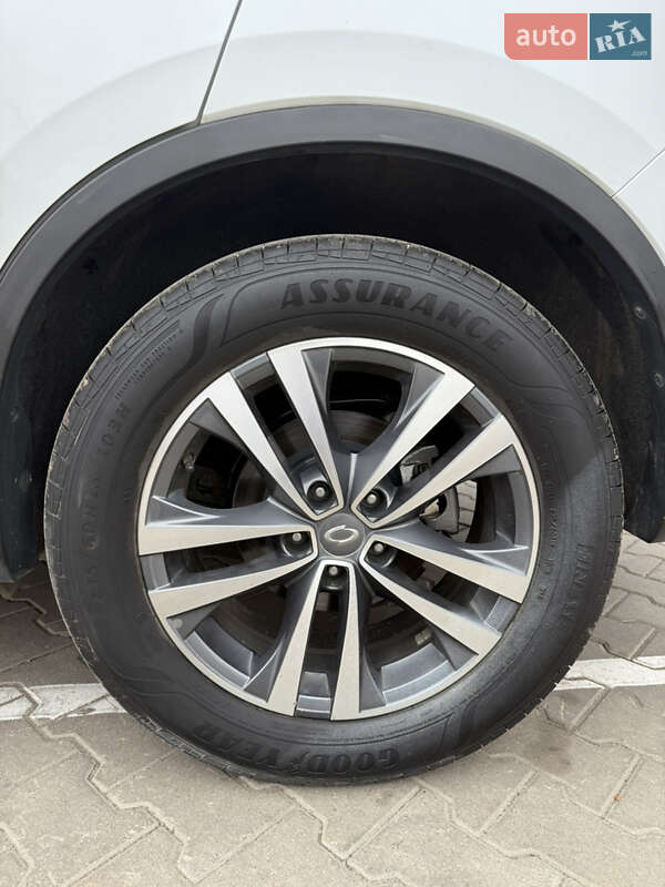 Внедорожник / Кроссовер Samsung QM6 2017 в Виннице