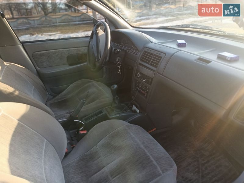 Седан Saturn SL 1993 в Шишаках фото 4 Седан Saturn SL 1993 в Шишаках