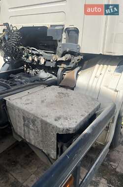 Тягач Scania P 2011 в 