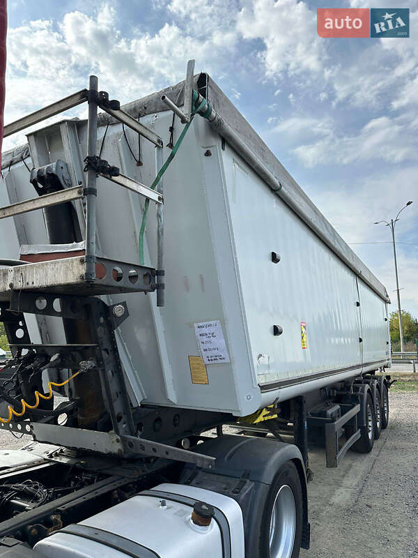 Самосвал полуприцеп Schmitz Cargobull Cargobull 2013 в Умани