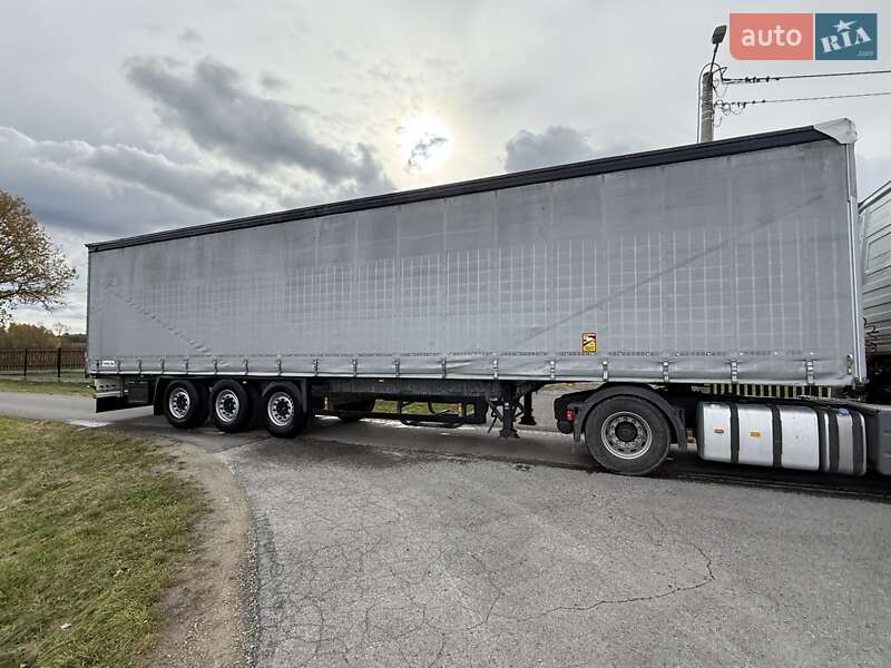 Тентований борт (штора) - напівпричіп Schmitz Cargobull Cargobull 2015 в Надвірній