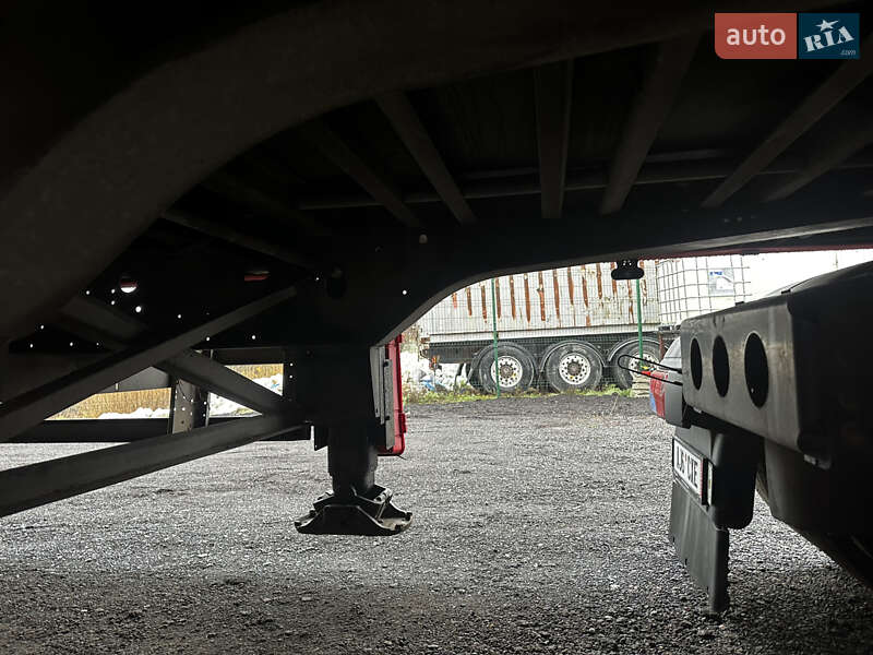 Тентований борт (штора) - напівпричіп Schmitz Cargobull Cargobull 2011 в Умані