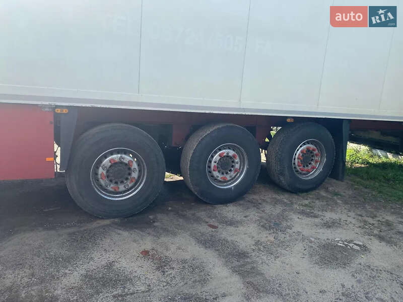 Рефрижератор полуприцеп Schmitz Cargobull Cargobull 2005 в Виннице
