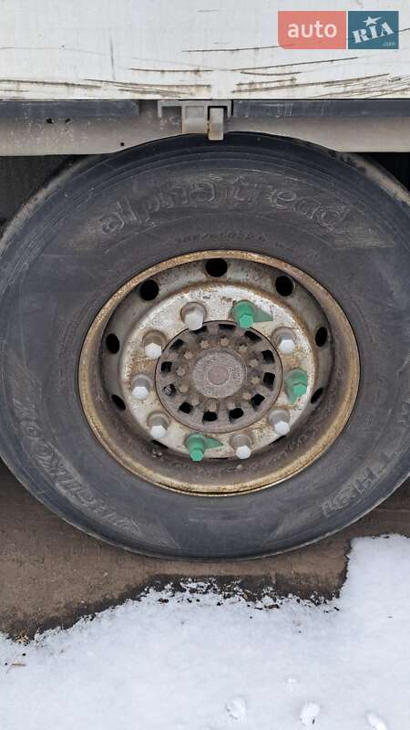 Бортовий напівпричіп Schmitz Cargobull Cargobull 2004 в Ратному