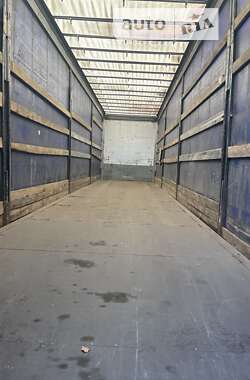 Бортовий напівпричіп Schmitz Cargobull S01 2005 в Харкові