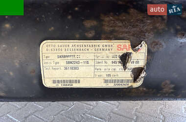 Бортовий напівпричіп Schmitz Cargobull S01 2004 в 