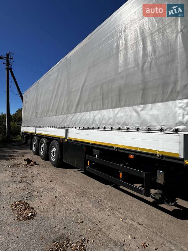 Бортовой полуприцеп Schmitz Cargobull S01 2001 в Мене