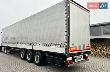 Бортовий напівпричіп Schmitz Cargobull S01 2007 в Мукачевому