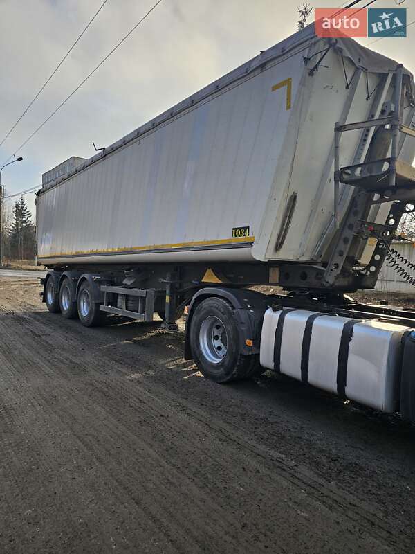 Зерновоз - напівпричіп Schmitz Cargobull SAF 2013 в Тернополі