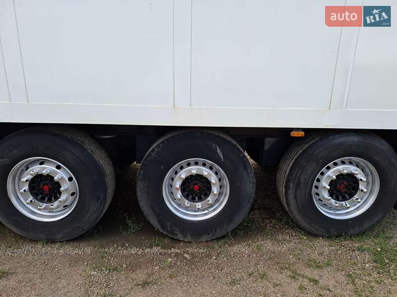 Рефрижератор Schmitz Cargobull SAF 2004 в Иршаве