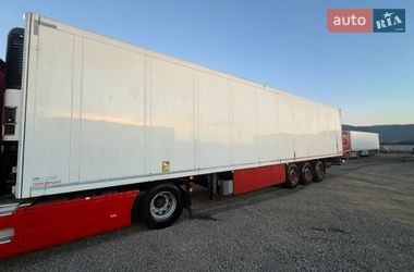 Рефрижератор полуприцеп Schmitz Cargobull SAF 2004 в Хусте
