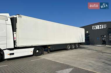 Рефрижератор полуприцеп Schmitz Cargobull SCB S3B 2015 в Луцке