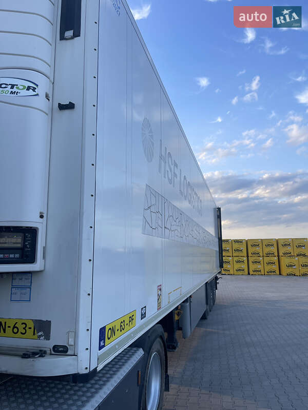 Рефрижератор полуприцеп Schmitz Cargobull SCB S3B 2015 в Ровно
