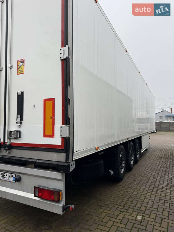 Рефрижератор полуприцеп Schmitz Cargobull SCB S3B 2015 в Виннице