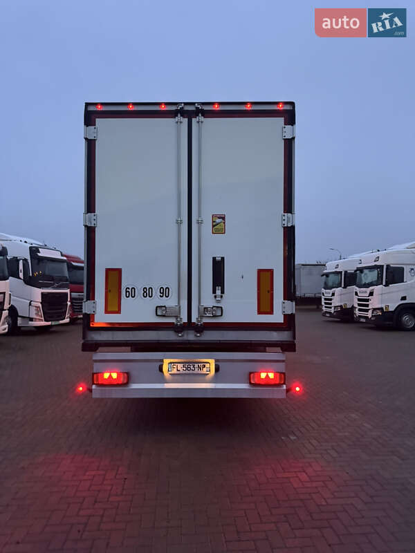 Рефрижератор полуприцеп Schmitz Cargobull SCB S3B 2015 в Виннице