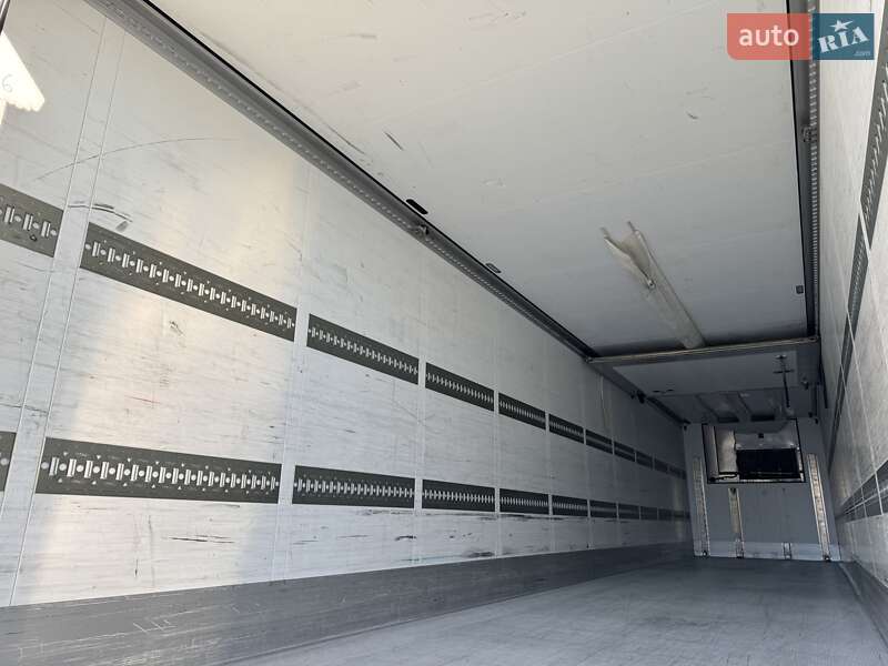 Рефрижератор полуприцеп Schmitz Cargobull SCB S3B 2014 в Виннице