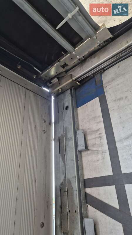 Тентований борт (штора) - напівпричіп Schmitz Cargobull SCB S3T 2013 в Сарнах