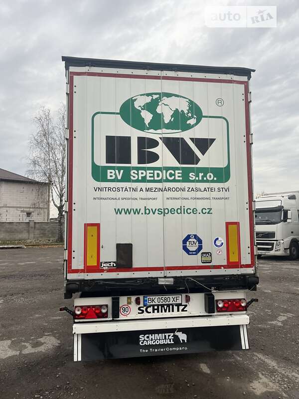 Бортовой полуприцеп Schmitz Cargobull Schutz 2012 в Сарнах