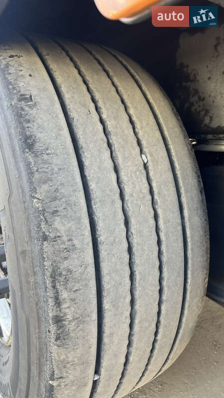 Бортовий напівпричіп Schmitz Cargobull SCS 24/L 2012 в Луцьку