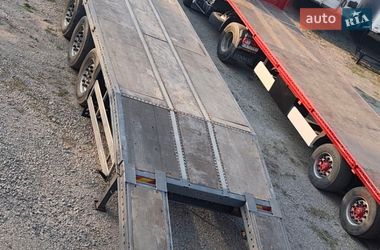 Низкорамна платформа Schmitz Cargobull SCS 24/L 2006 в Умані