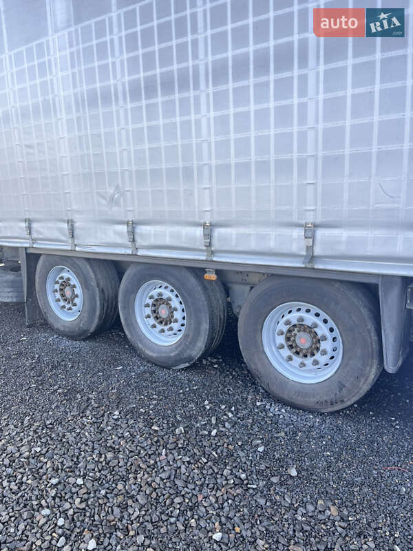 Тентованный борт (штора) - полуприцеп Schmitz Cargobull SCS 2009 в Хусте