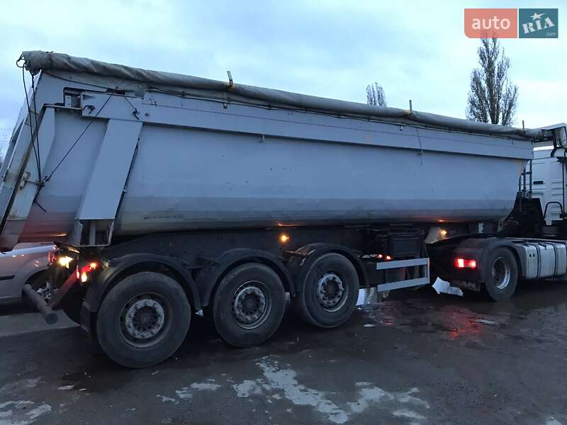 Самоскид напівпричіп Schmitz Cargobull SKI 2006 в Дніпрі