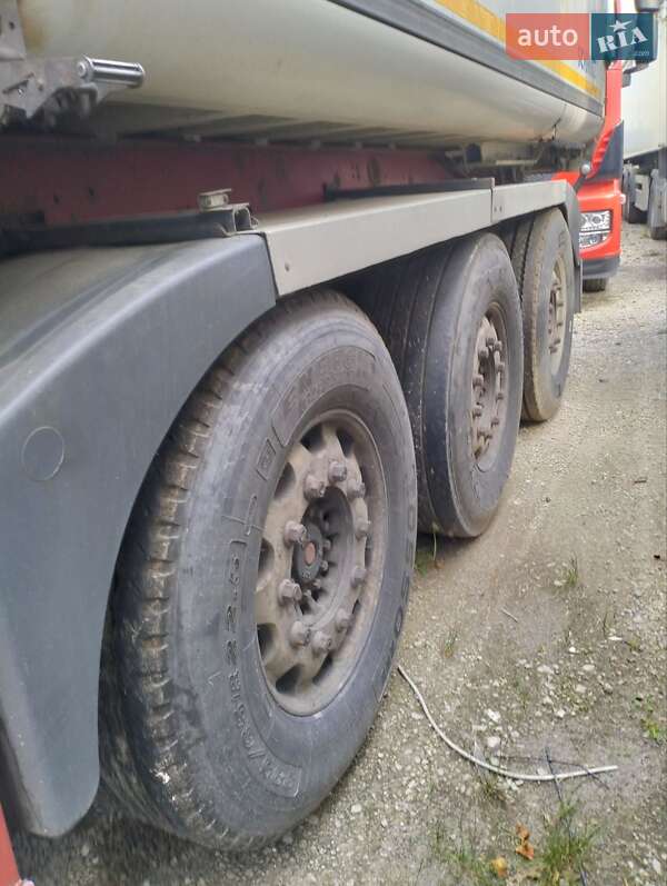 Зерновоз - полуприцеп Schmitz Cargobull SKI 2004 в Тернополе